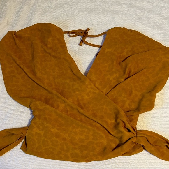 anthropologie wrap top with tie - Picture 5 of 5